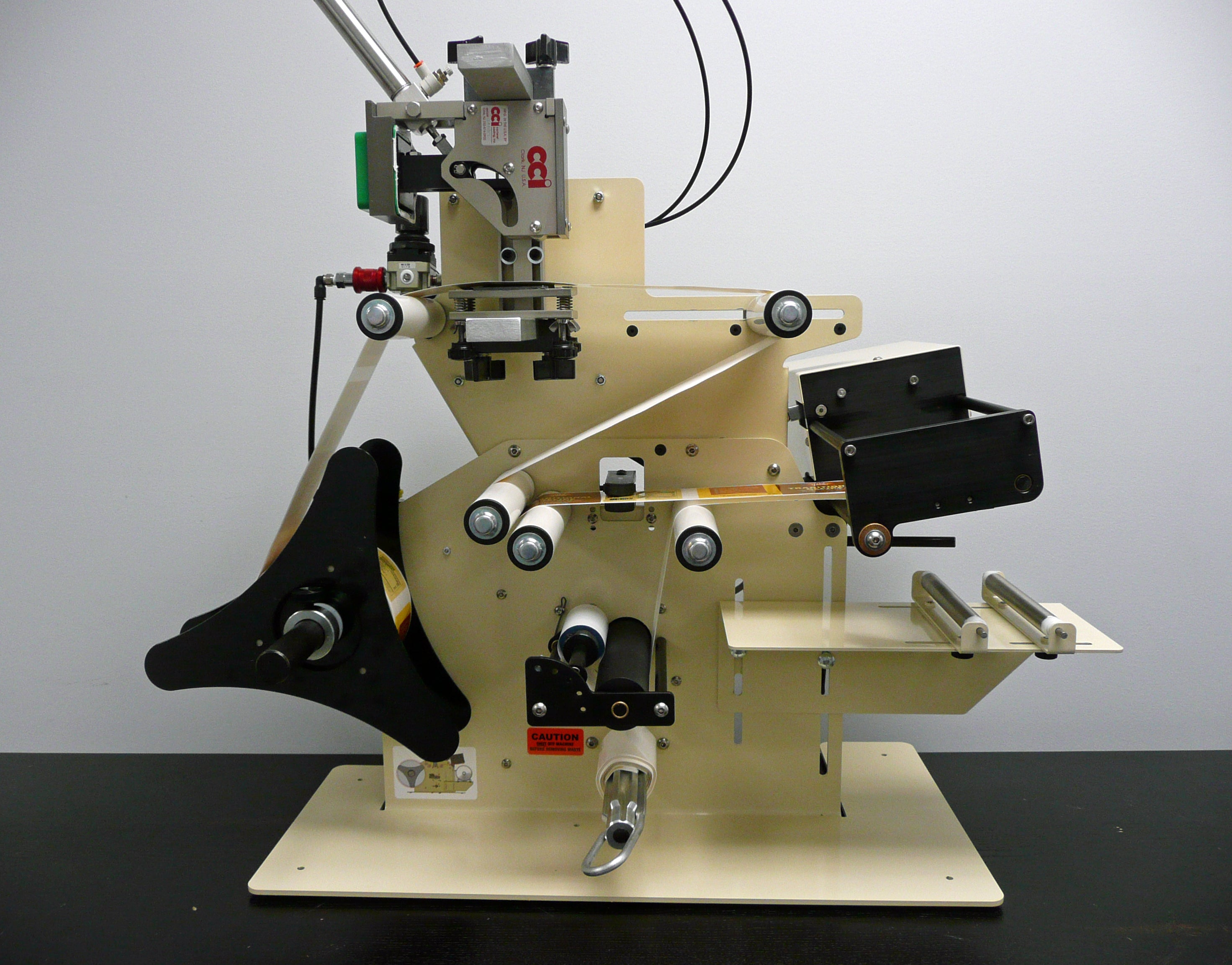 CE-31R Round Product Label Applicator