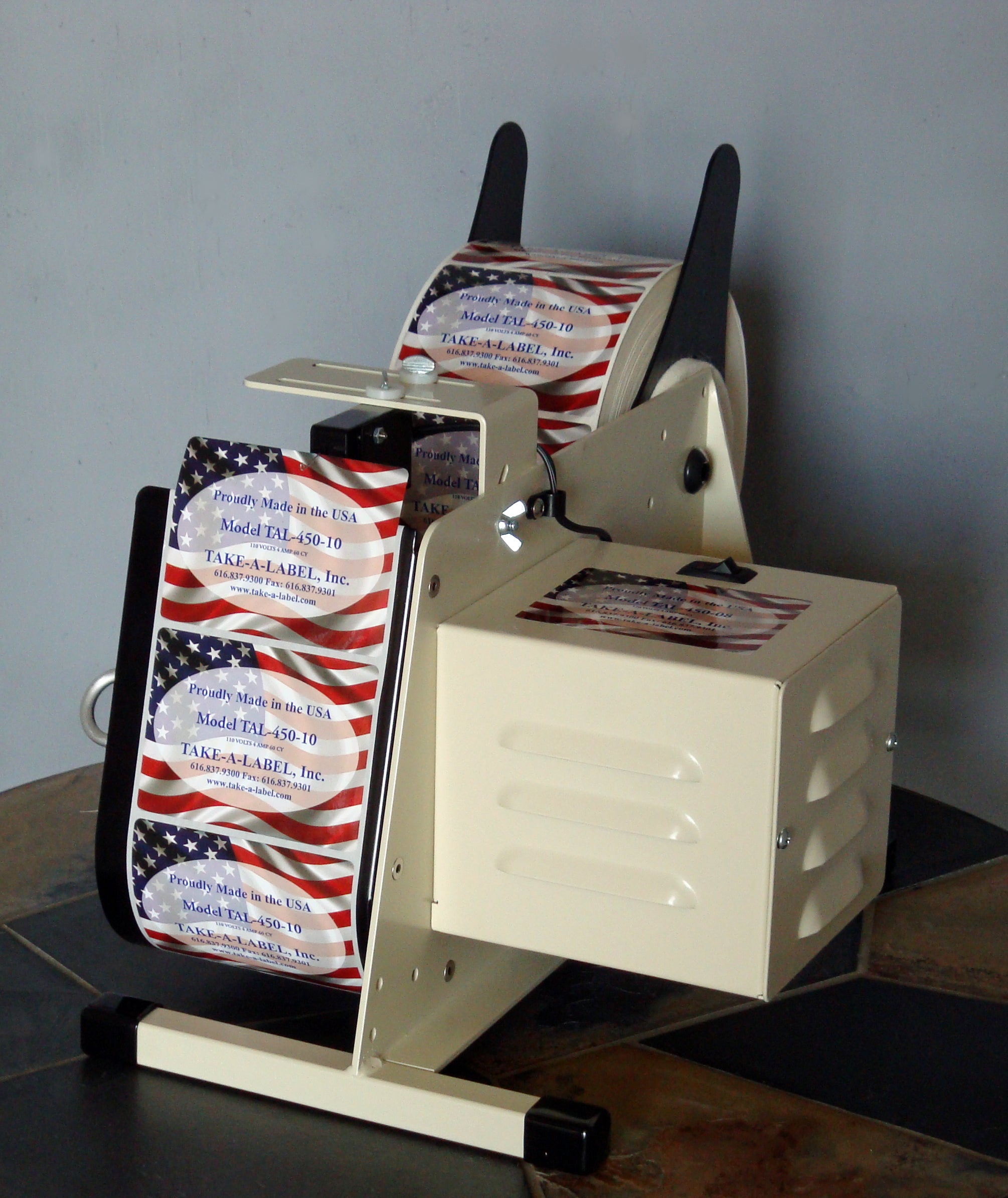 CE-450 Semi Automatic Label Dispenser